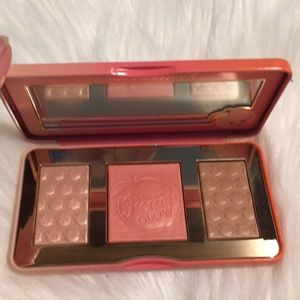 Too faced peach sweet glow palette